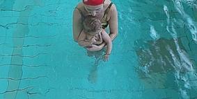 Малышу  нравится плавание в бассейне!!!Это  польза и